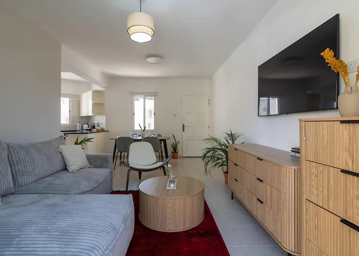 Stylish One Bedroom Apartment At Paphos Harbour