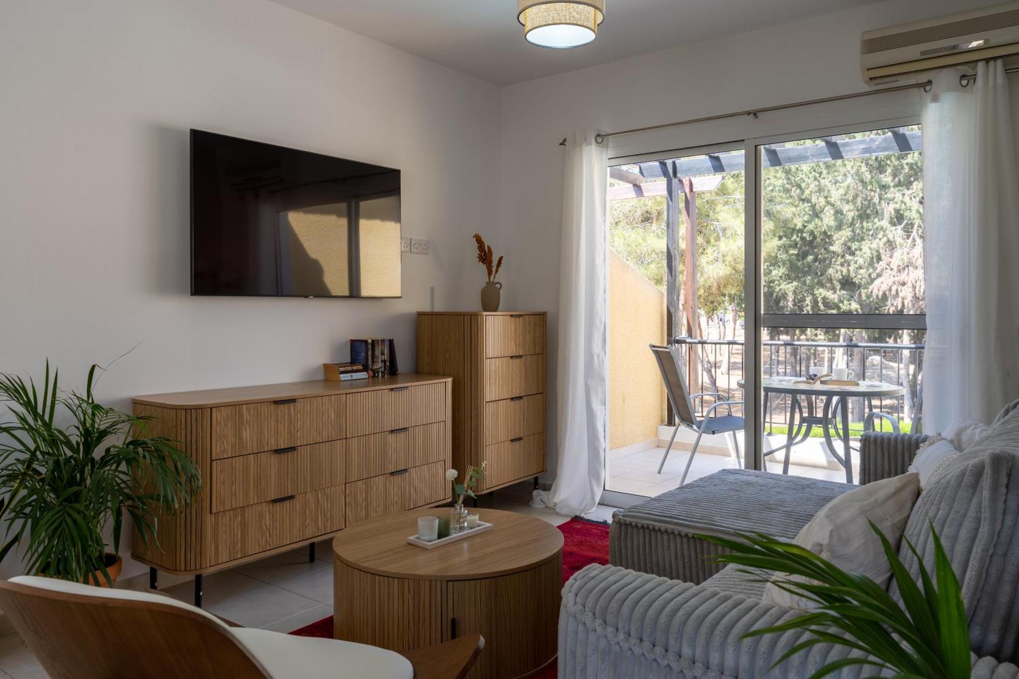 Stylish One Bedroom At Harbour Apartment Paphos