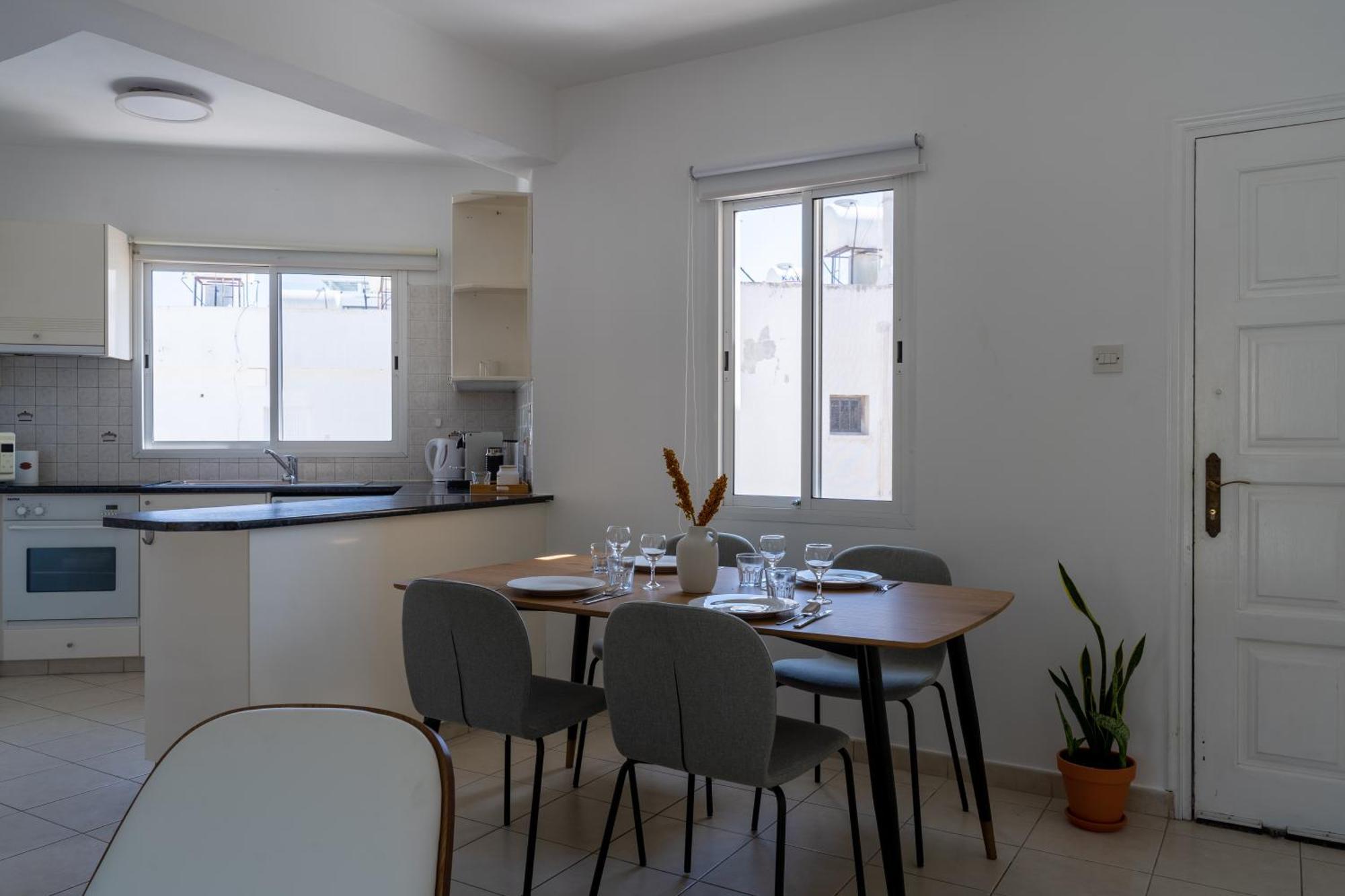 Stylish One Bedroom At Harbour Apartment Paphos